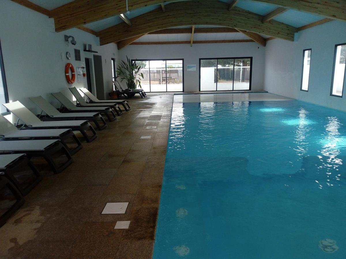 Chalet Pour 6, Domaine Avec Piscine 圣伊莱尔·德列 外观 照片