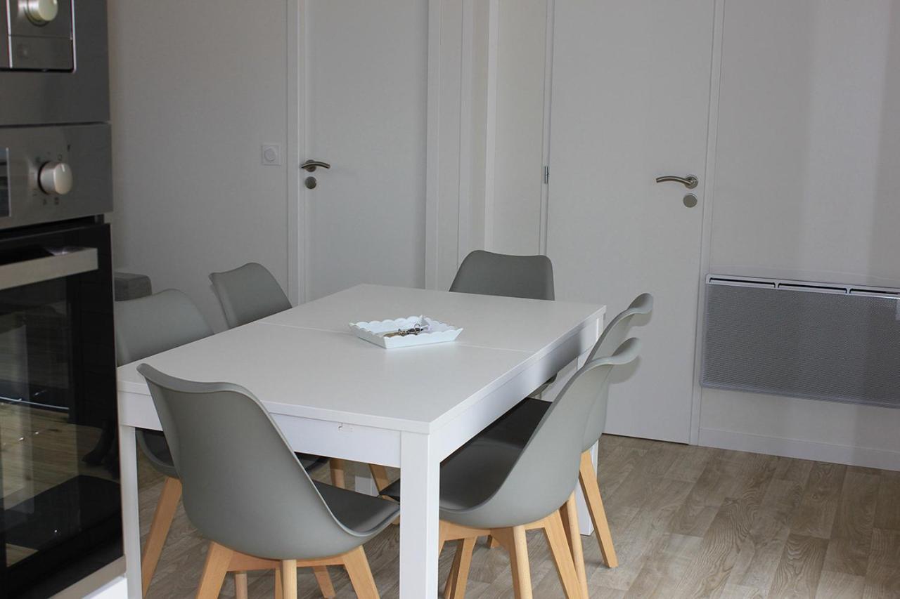 Chalet Pour 6, Domaine Avec Piscine 圣伊莱尔·德列 外观 照片