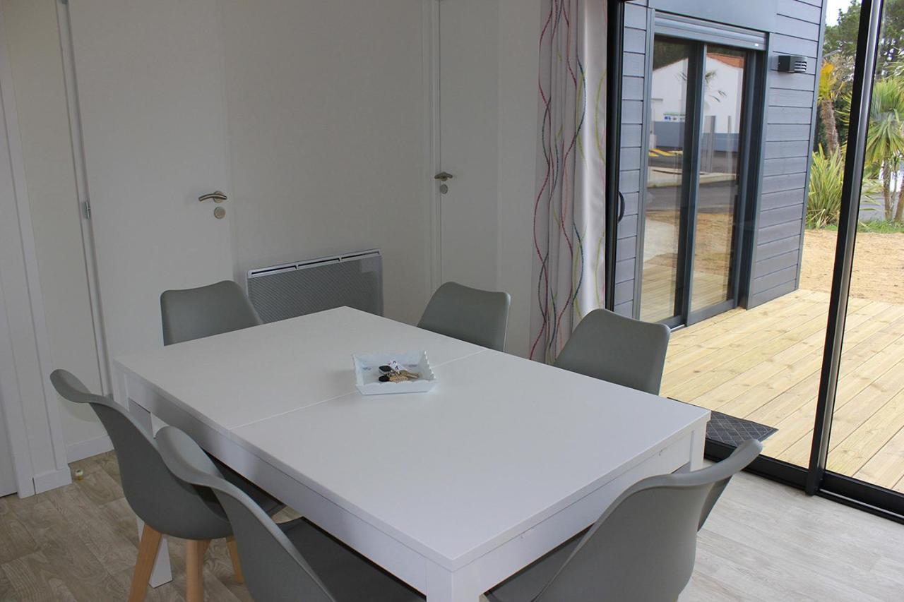 Chalet Pour 6, Domaine Avec Piscine 圣伊莱尔·德列 外观 照片