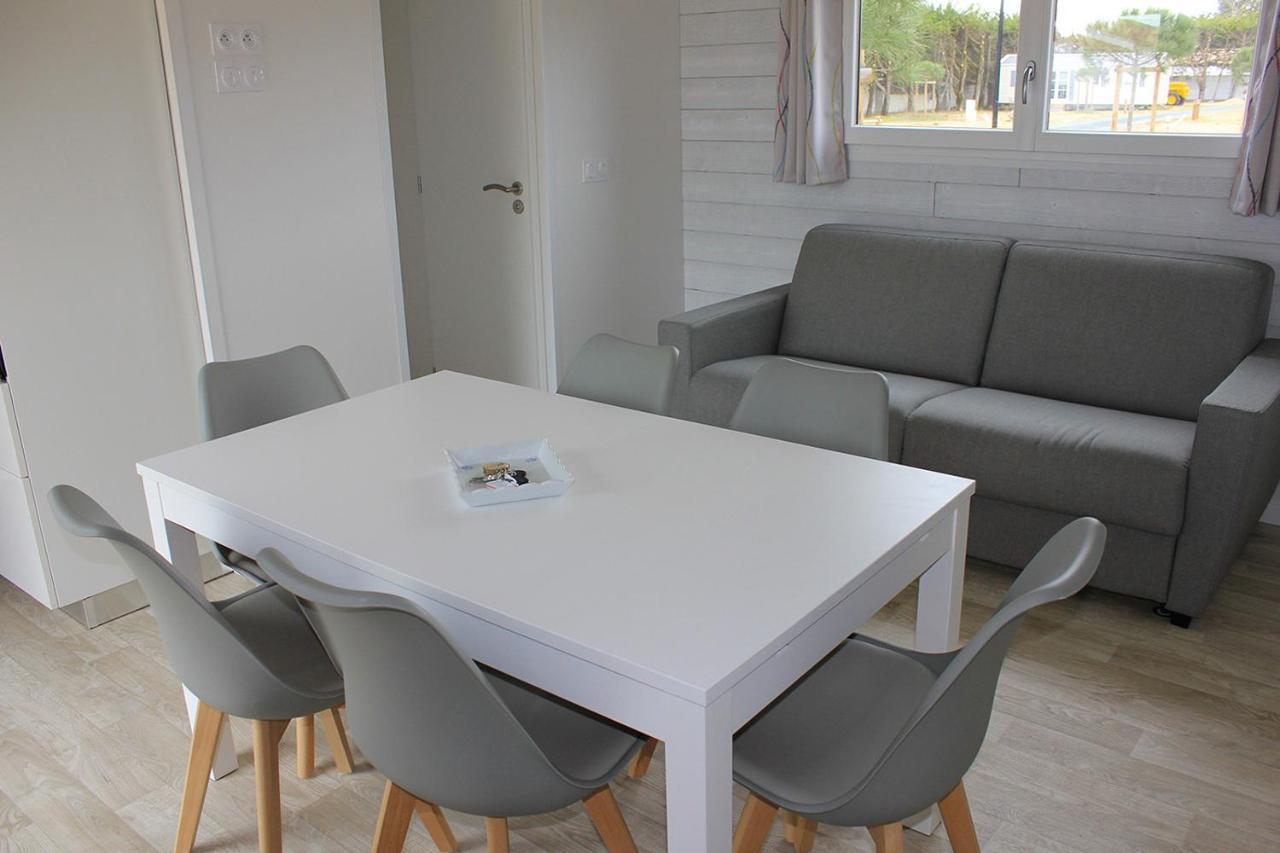 Chalet Pour 6, Domaine Avec Piscine 圣伊莱尔·德列 外观 照片