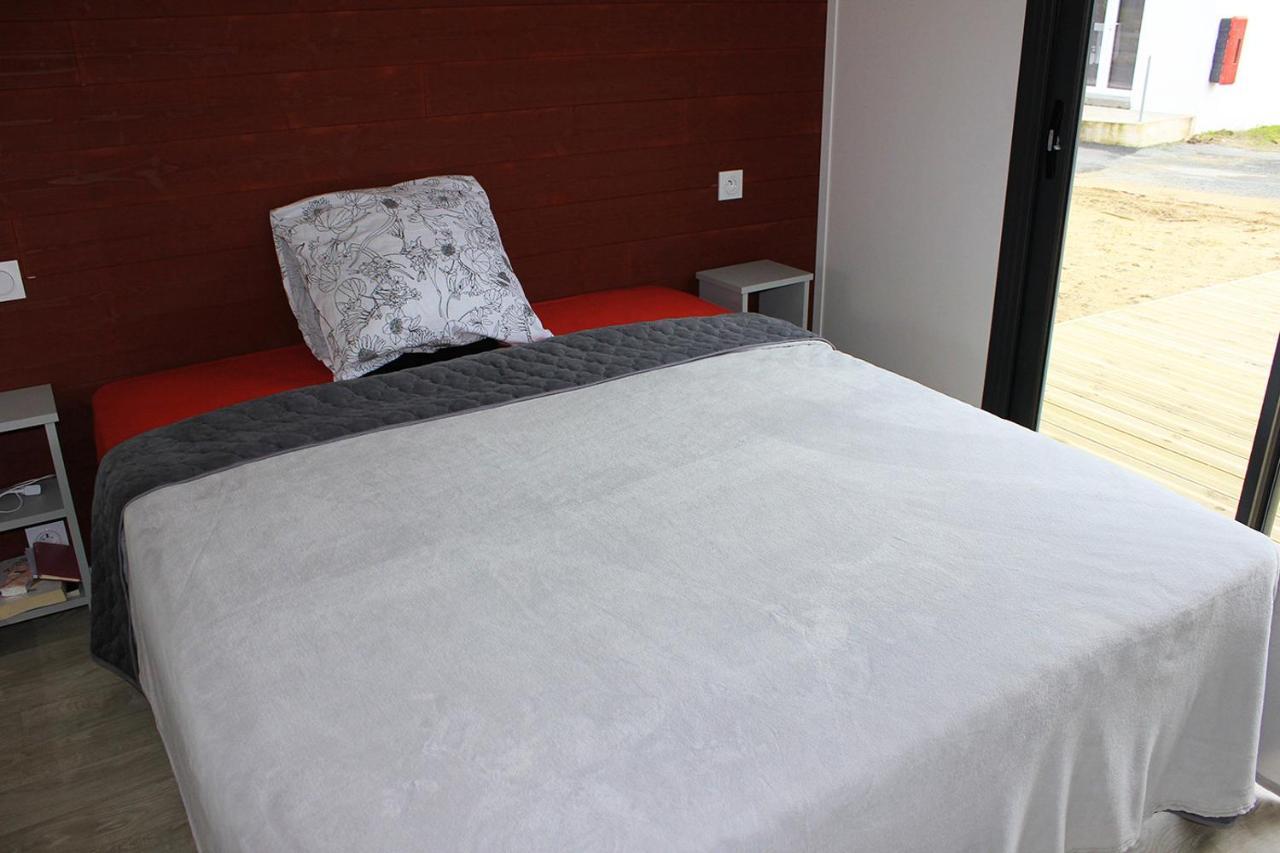 Chalet Pour 6, Domaine Avec Piscine 圣伊莱尔·德列 外观 照片