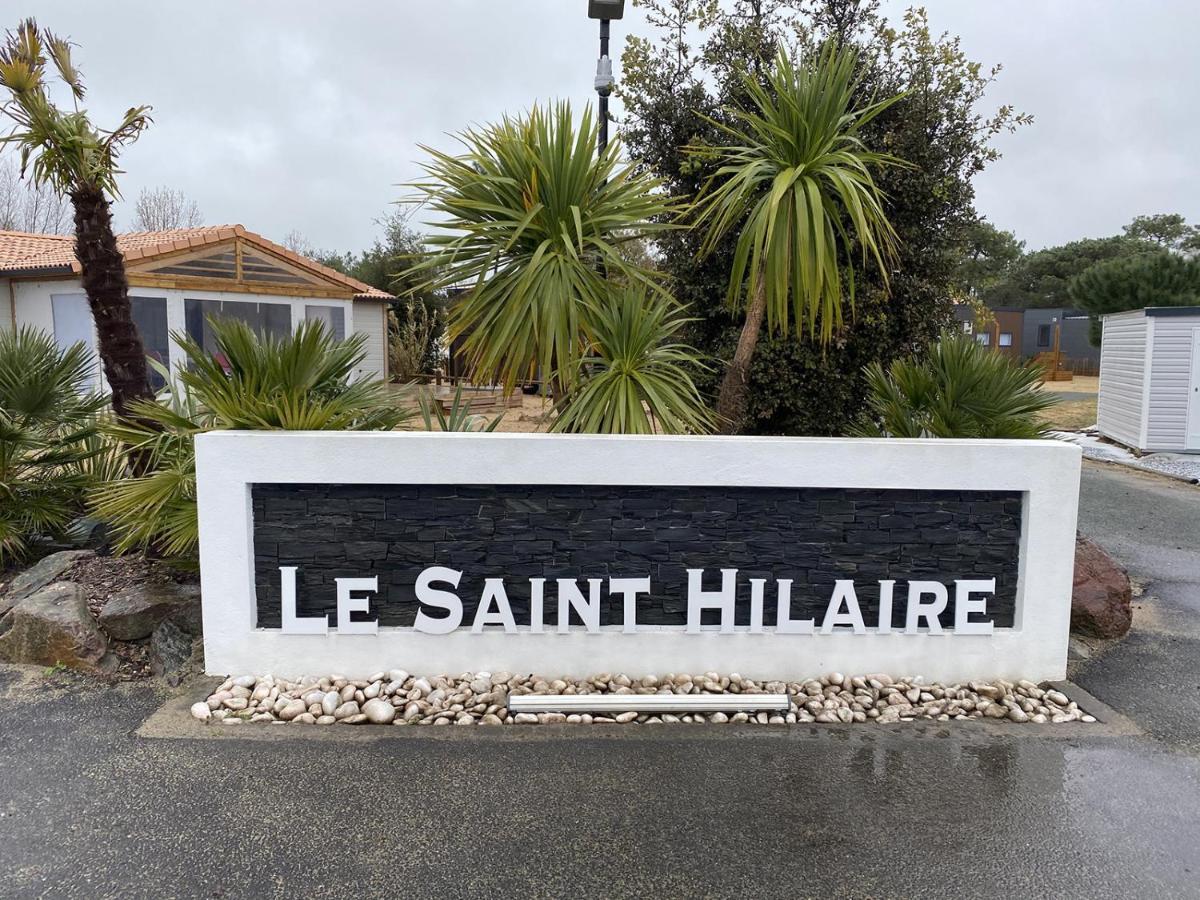 Chalet Pour 6, Domaine Avec Piscine 圣伊莱尔·德列 外观 照片